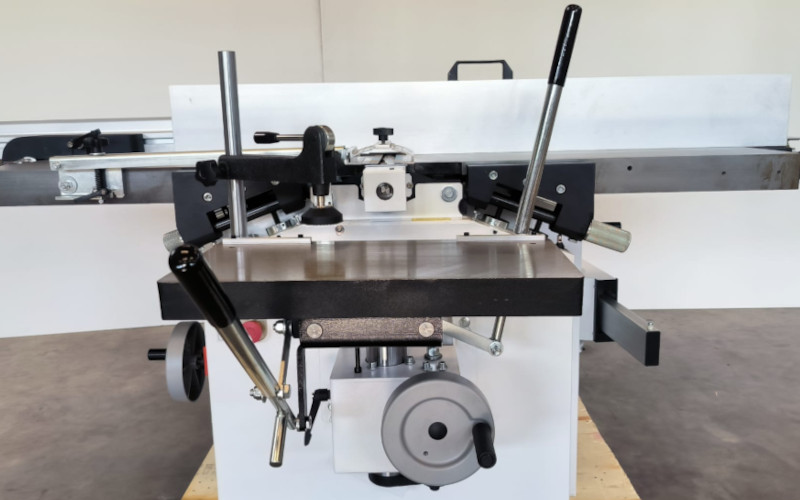 Kombinovaný dřevoobráběcí stroj pětioperace SICAR C300